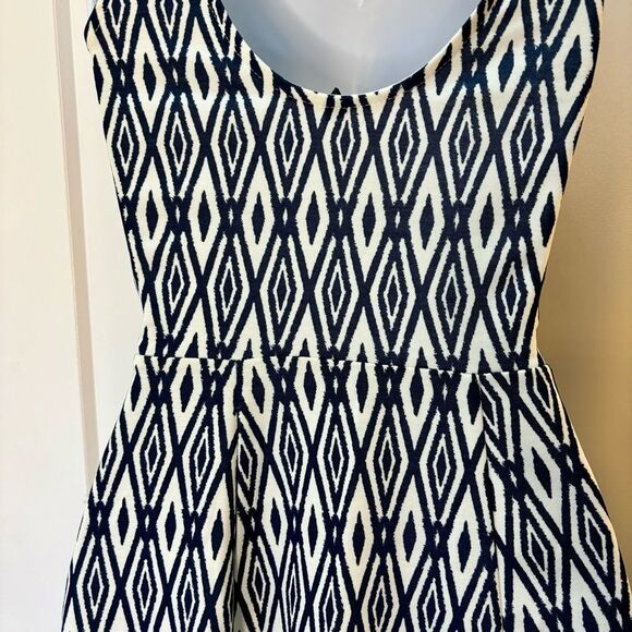 Divided H&M blue and white chevron tribal print fit and flare dress size 4 - Picture 5 of 7